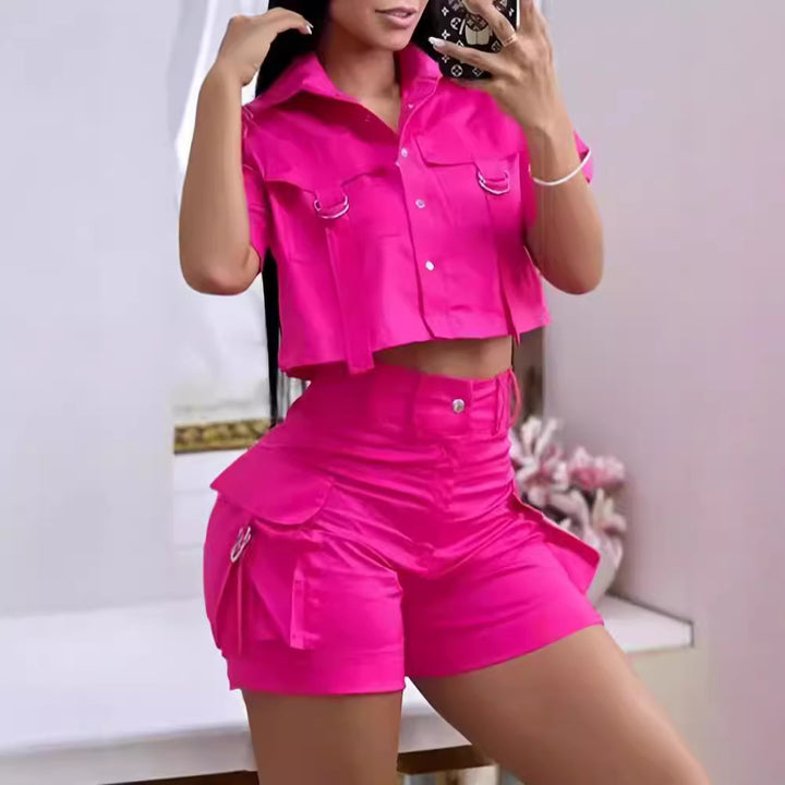 Dame Modisk To-delt Sett med cropped Overdel og praktiske Cargo-Shorts Skjora