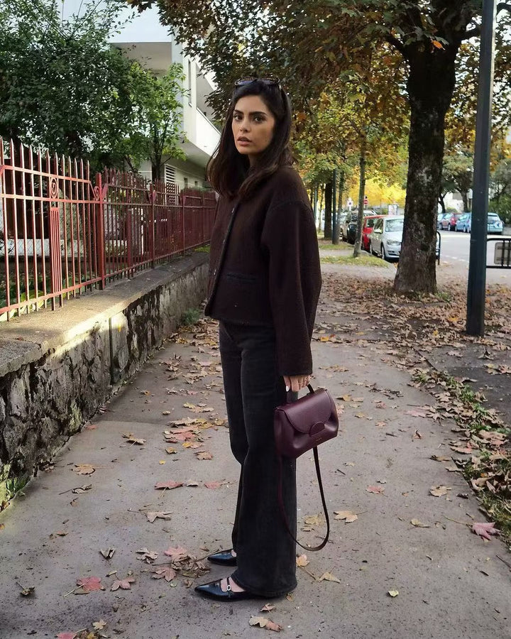 Kvinne Fashion Jakke med Elegante Knappe Detaljer og Kontrast Sømmer Skjora