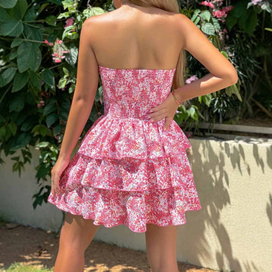 Dame rynket kjole med off-shoulder design og blomsterprint Skjora