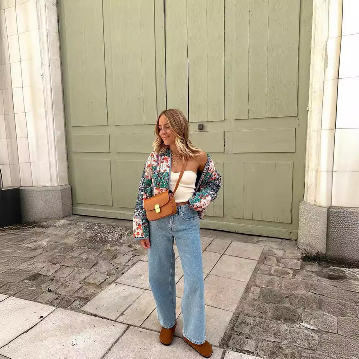 Damer quilted jakke med blomsterdesign og stilige kontrastdetaljer Skjora