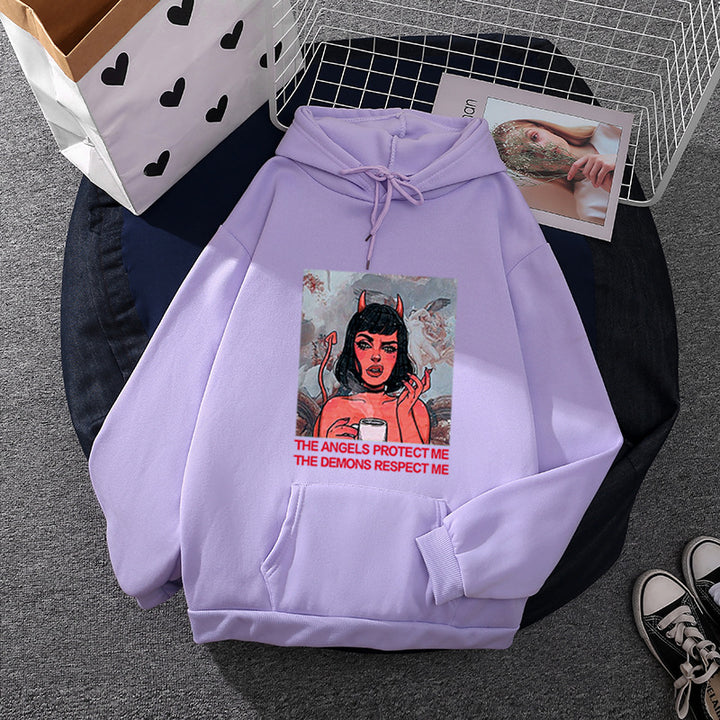 Kvinnehettegenser med kreativ grafisk trykk Skjora