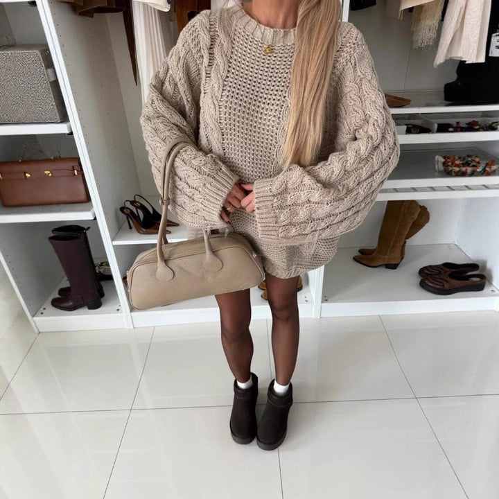Dames strikket genser med chunky kabelmønster og oversized passform Skjora