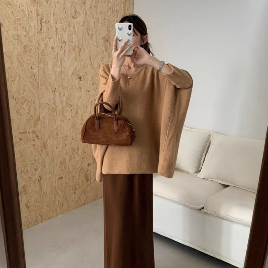 Dame oversized strikkegenser med en avslappet fasong og dramatiske ermer Skjora