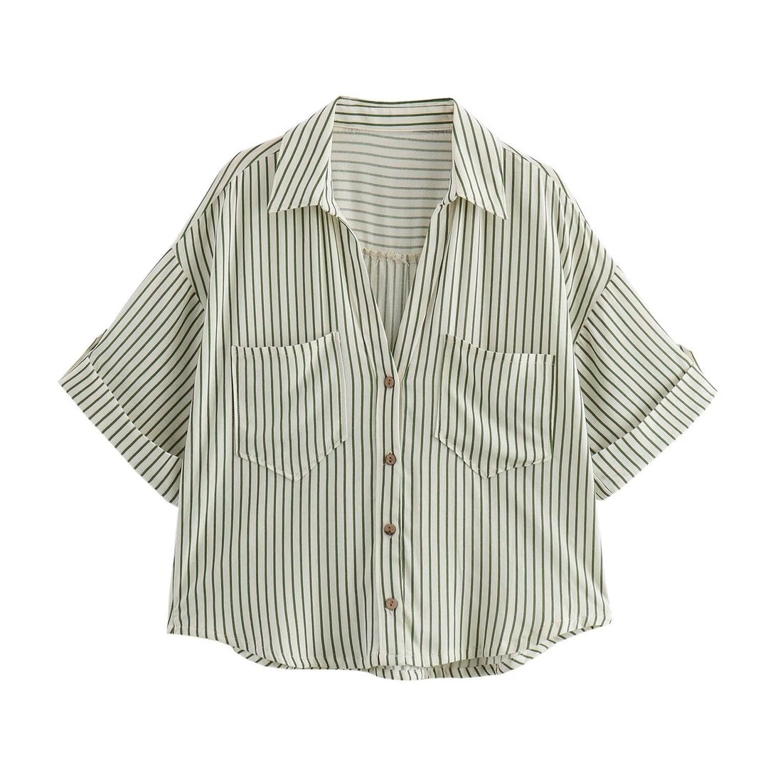 Dame kortermet bluse med fine striper og elegante brystlommer Skjora