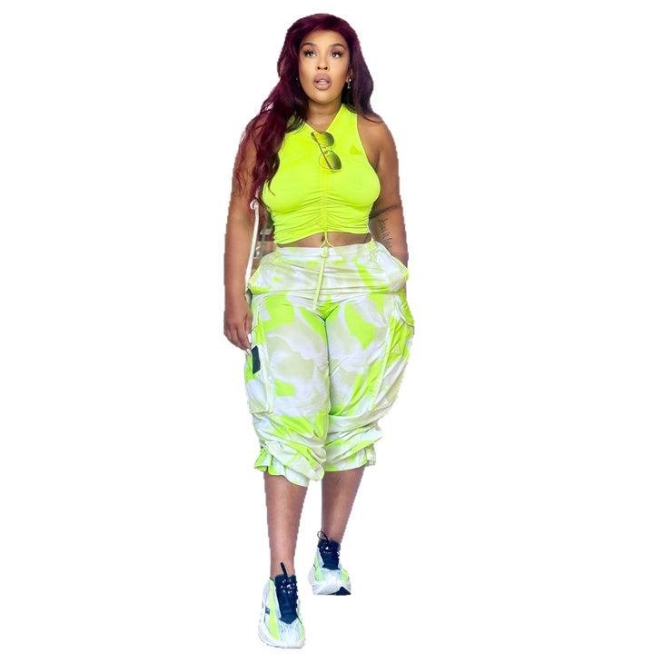 Kvinne crop topp med rysjing og sporty chino bukser Skjora