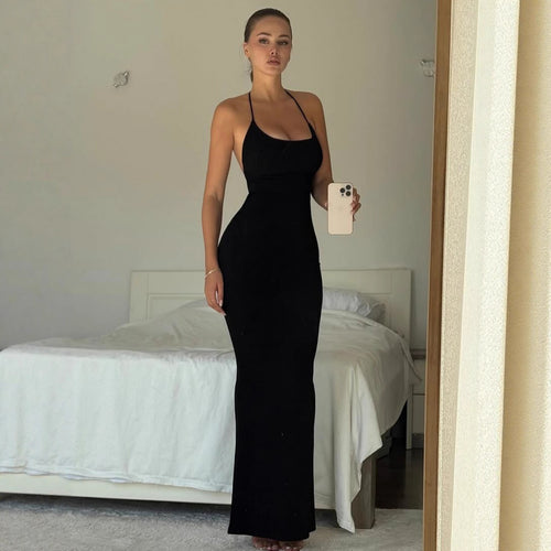 Damer elegant Maxi-kjole med flatterende snitt og raffinert halterneck Skjora
