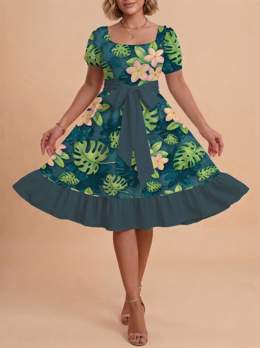 Damen Midikleid mit verspieltem Druck und tailliertem Schnitt Skjora