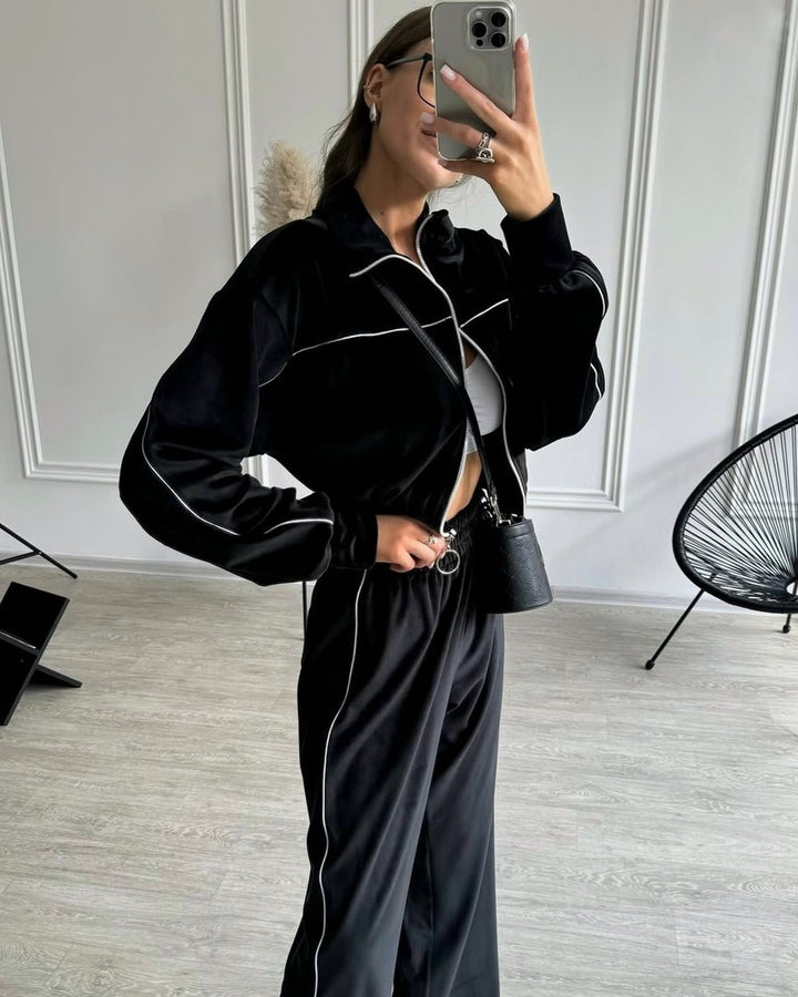 Kvinnelig sporty velour joggedress med høy krage og glidelås Skjora
