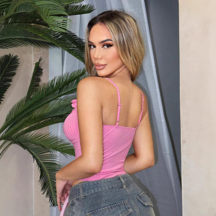 Dame Crop-Top med leken volanginnsats og dyp utrigning Skjora