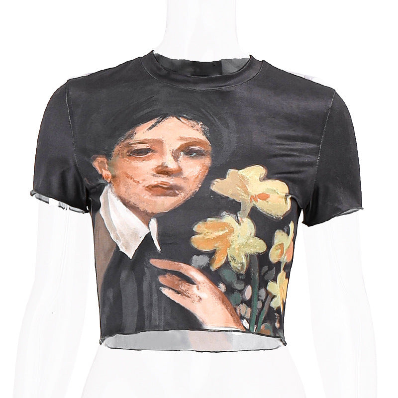 Dame cropped T-skjorte med kunstnerisk trykk og kroppsnær passform Skjora