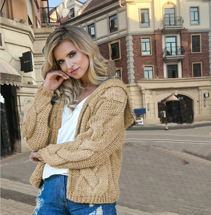Dame chunky strikkegenser med hette og asymmetrisk design Skjora