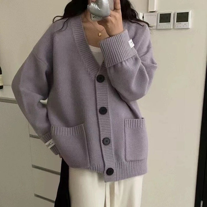 Damenes uformelle oversized cardigan med store lommer og knappdetaljer Skjora