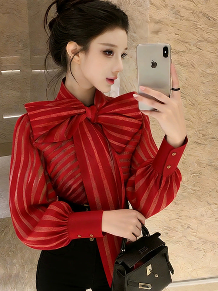 Damen Elegante Bluse mit voluminösem Schleifenkragen und trendigem Streifenmuster Skjora