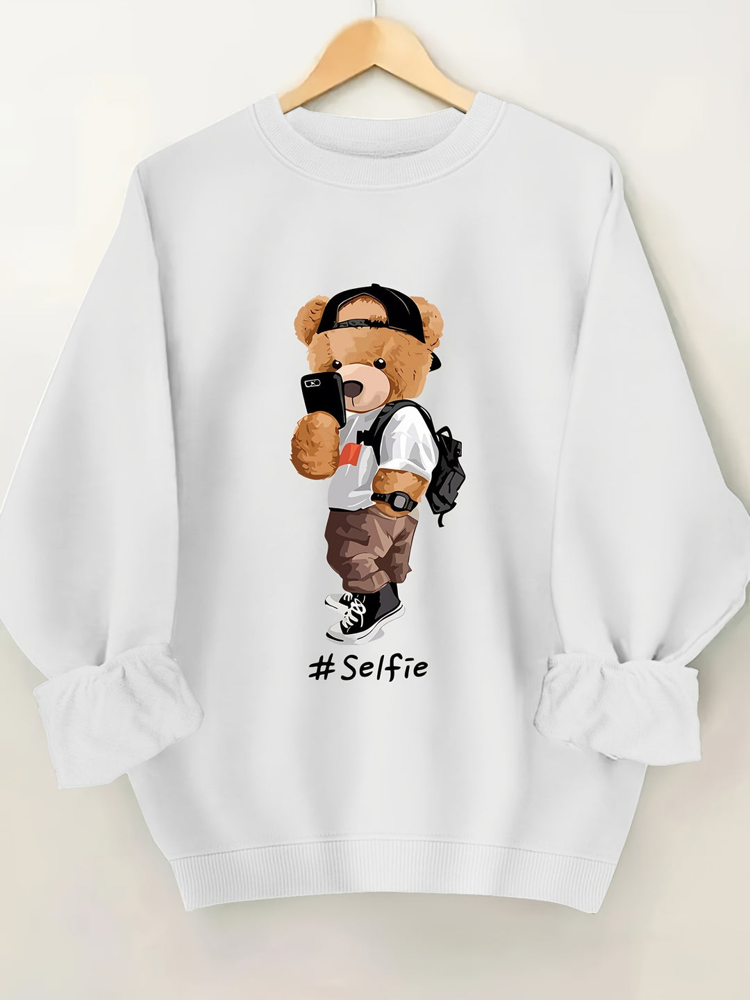 Dame sweatshirt med kunstnerisk bjørnedesign og avslappet passform Skjora